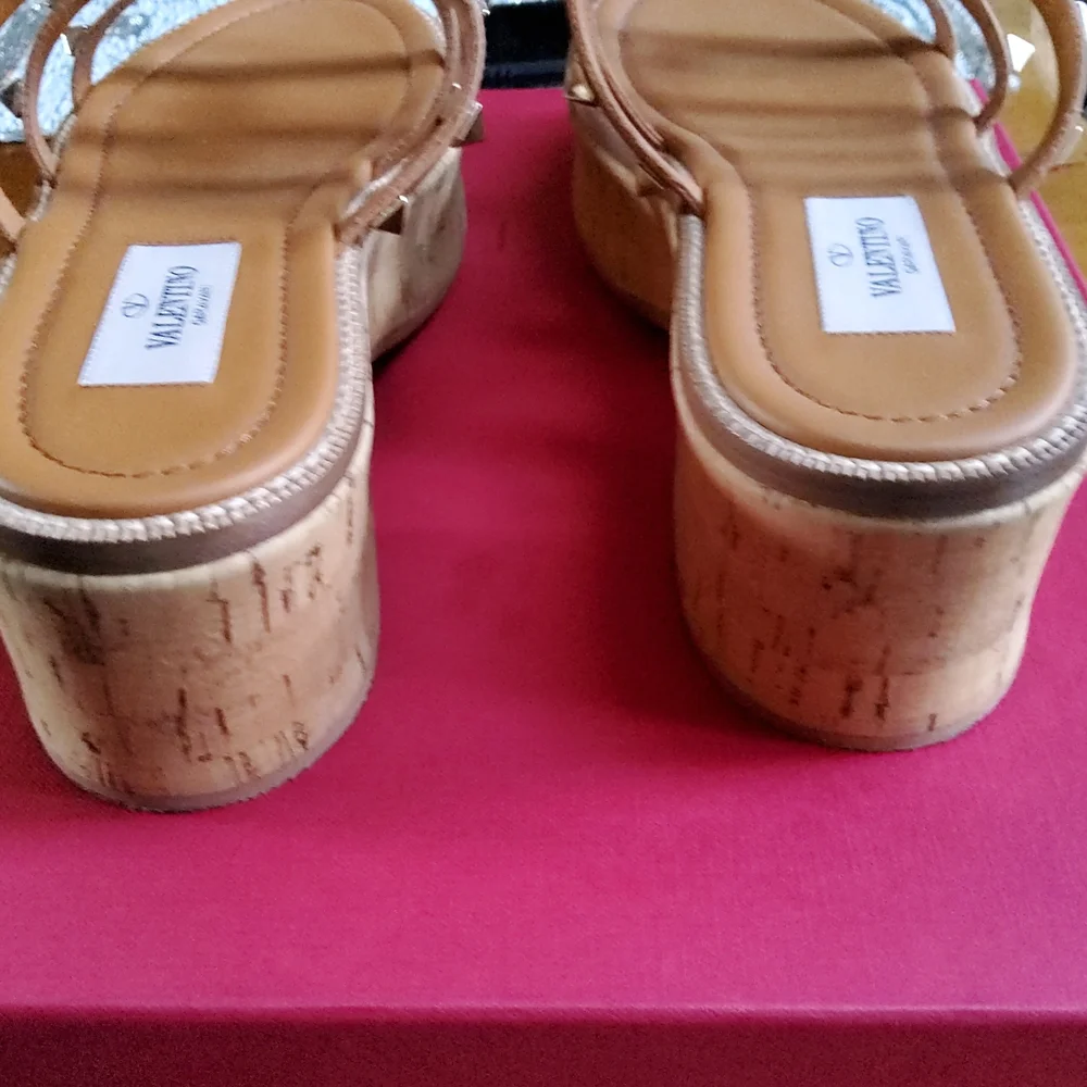 Valentino Garavani Rockstud Sandals!EUC!! - Picture 3 of 12